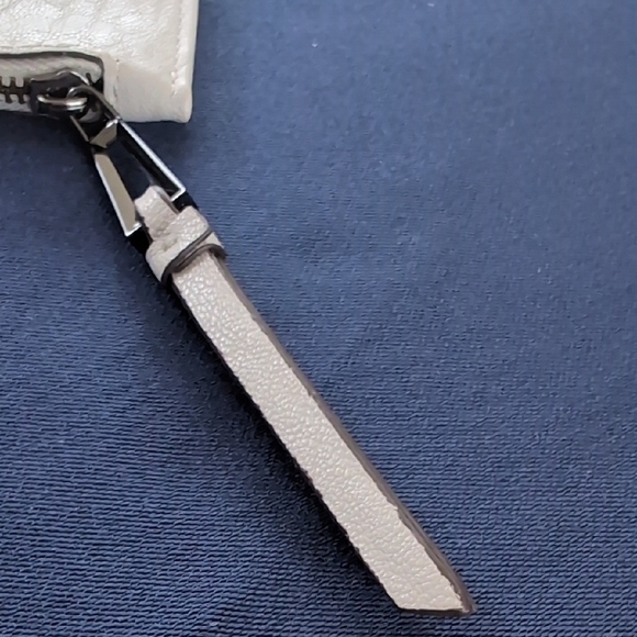 Jessica Simpson Cream Pouch - Picture 3 of 7